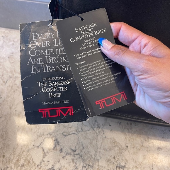 NWT -Tumi The Safecase Computer Brief - Picture 6 of 16